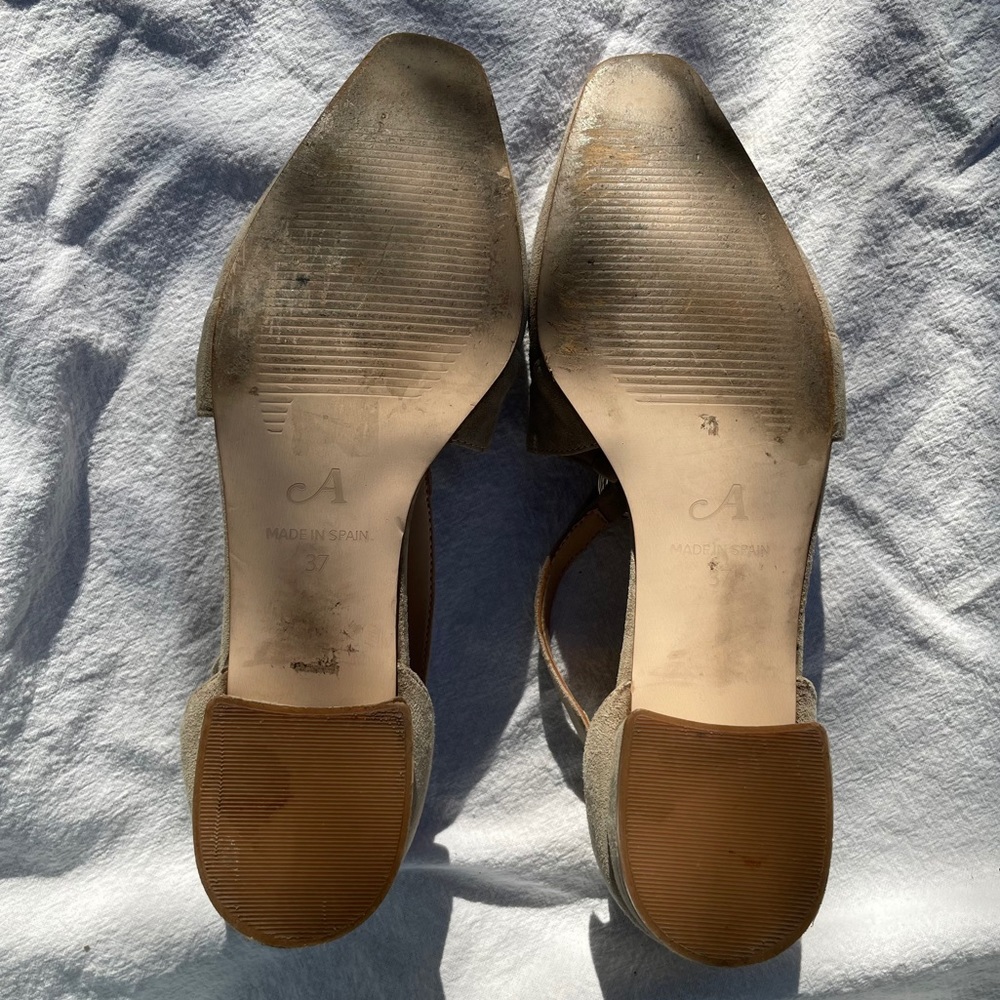 NOT FOR SALE- About Arianne Coral in Grey - Picture 5 of 6